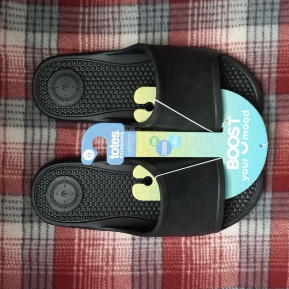 🍁FALL SALE🍁NEW pairs of men's summer shoes(men's size 12) - Picture 4 of 5